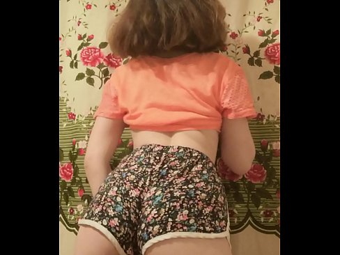 ❤️ Seksi mlada beba skida kratke hlačice pred kamerom Jebeni video kod nas ❤