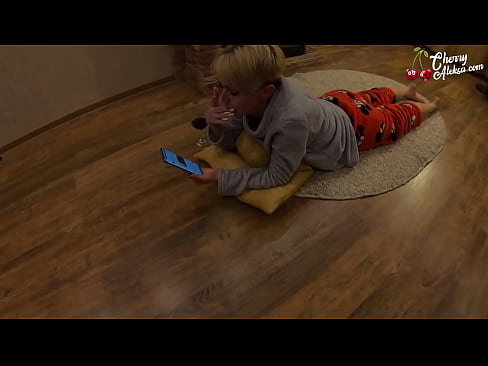 ❤️ Luda plavuša sisa ogroman kurac sisa i poskakuje na njemu - analni seks Jebeni video kod nas ❤